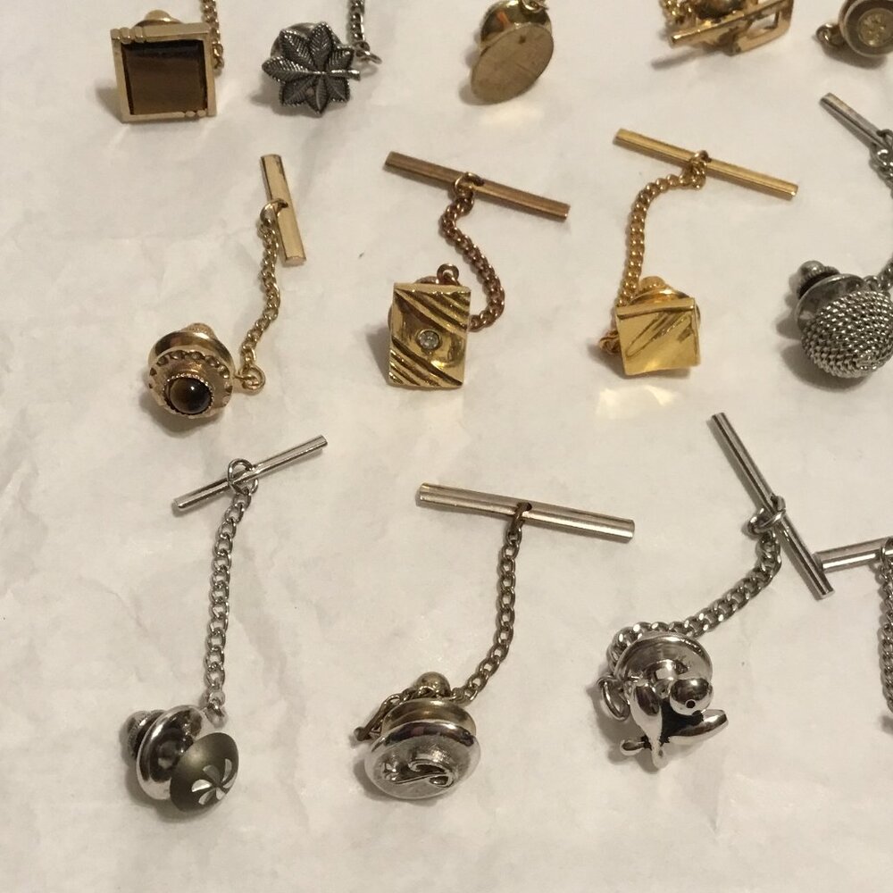Lot of 22 fabulous vintage gold and silver toned Tie Tacks Lapel Pins w/ chains - Picture 2 of 9